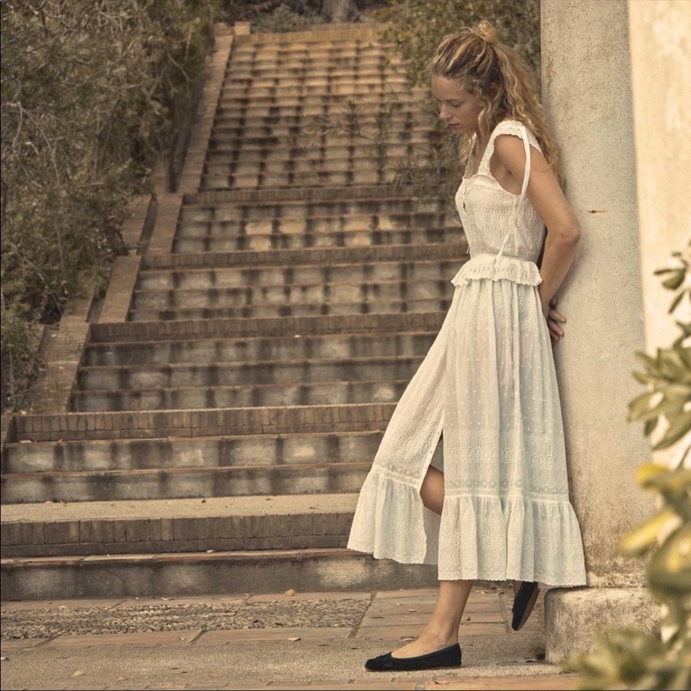 ISO Doen madrigal dress - small or med